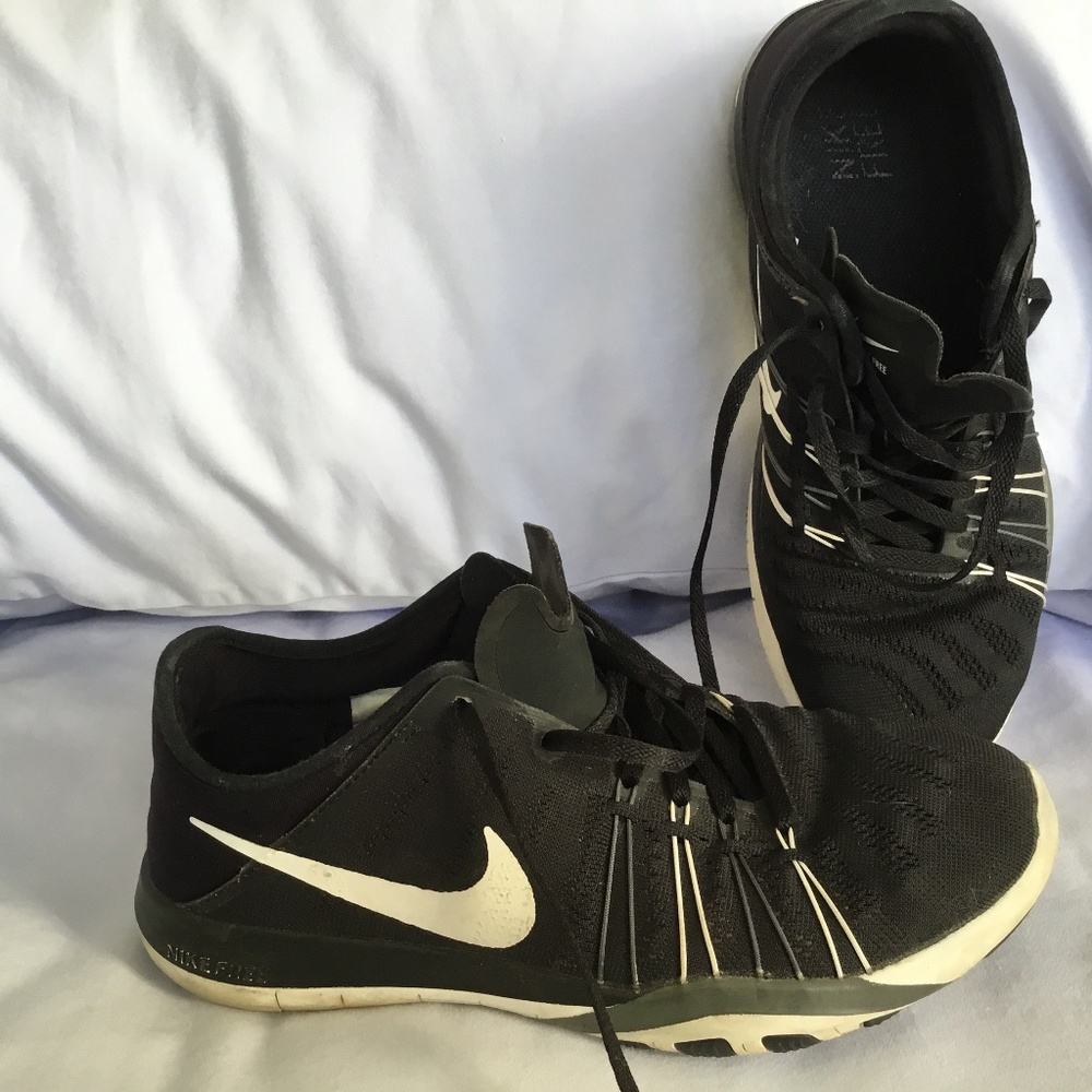 Nike Free Tr6 Sneakers in Sz 7